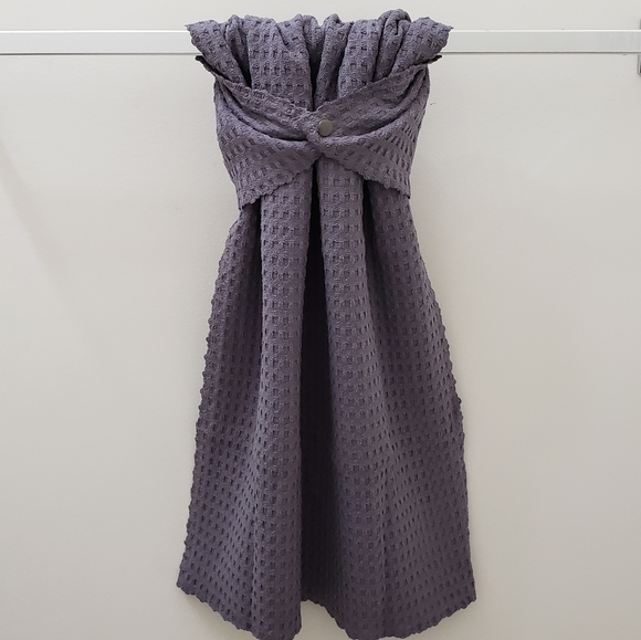 Hand Crafted Other - 0987-B1 *H2O at Home Hang'N'Snap Hand Towel w/gunmetal black metal snap
